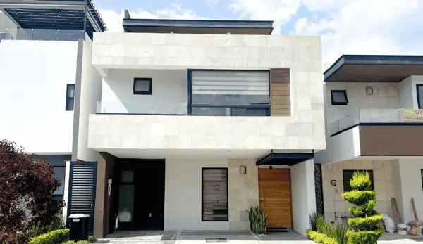 CASA EN VENTA EN LOMAS DE ANGELÓPOLIS