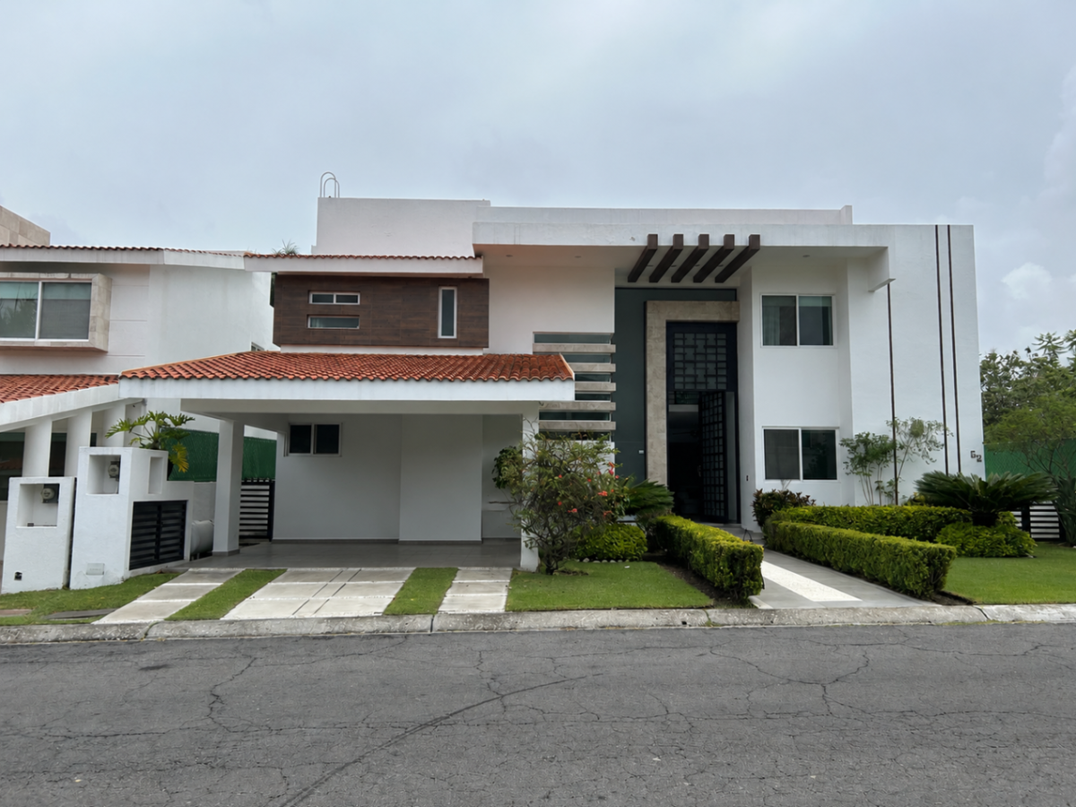 Casa en venta en Lomas de Cocoyoc, Atlatlahucan — foto 1 de 39