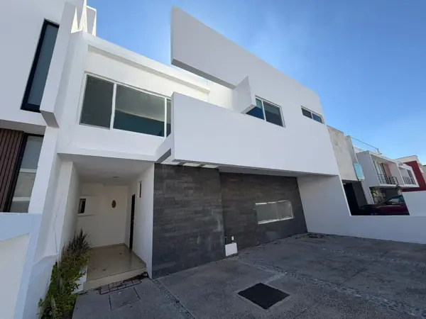 Venta de casa en fraccionamiento con vigilancia 24/7