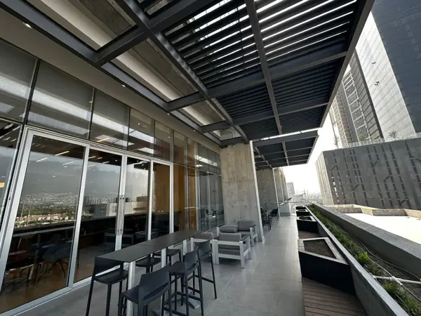 Oficinas AAA en Torre VINTA – Zona Santa María