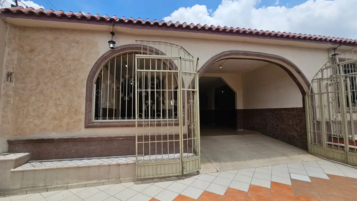 Casa en venta en Vista Hermosa, Saltillo — foto 1 de 27