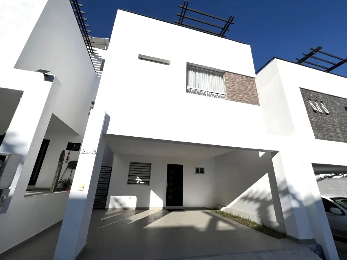 Casa en venta en Balcones de San Patricio, General Escobedo — foto 1 de 41