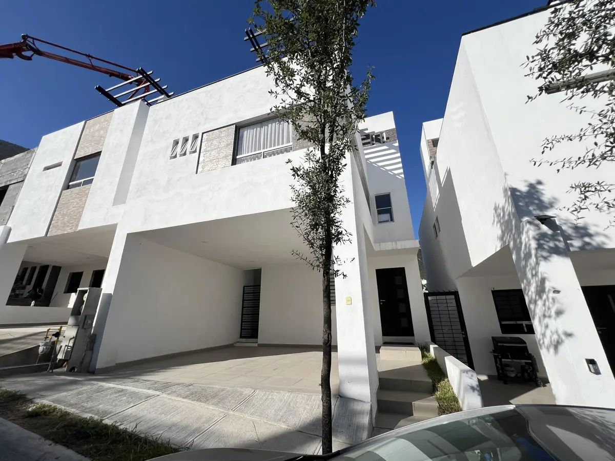 Casa en venta en Balcones de San Patricio, General Escobedo — foto 1 de 38