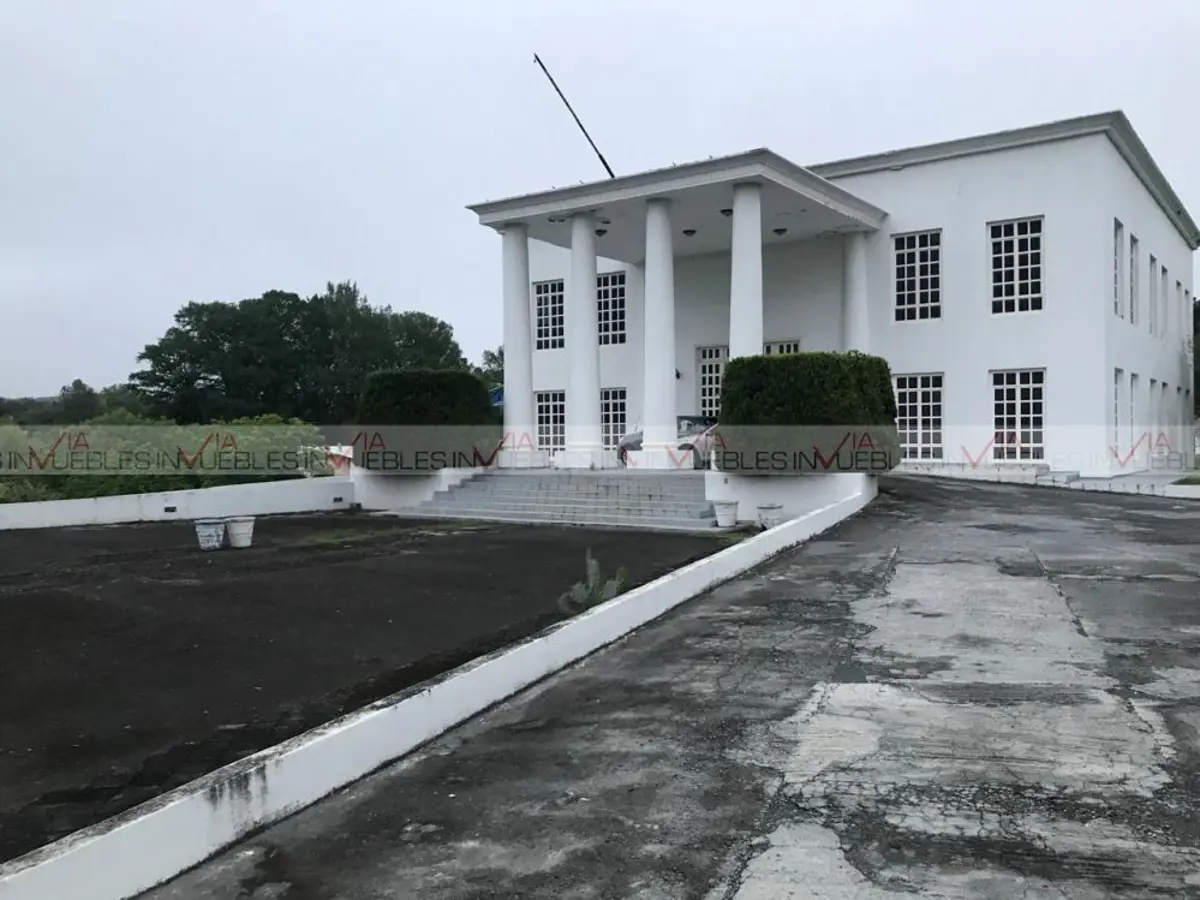 Casa en venta en La Cieneguilla, Santiago — foto 1 de 39
