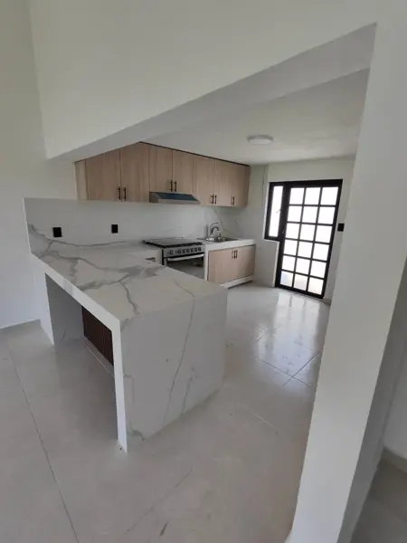 Casa con espacios muy amplios y recamara en PB.