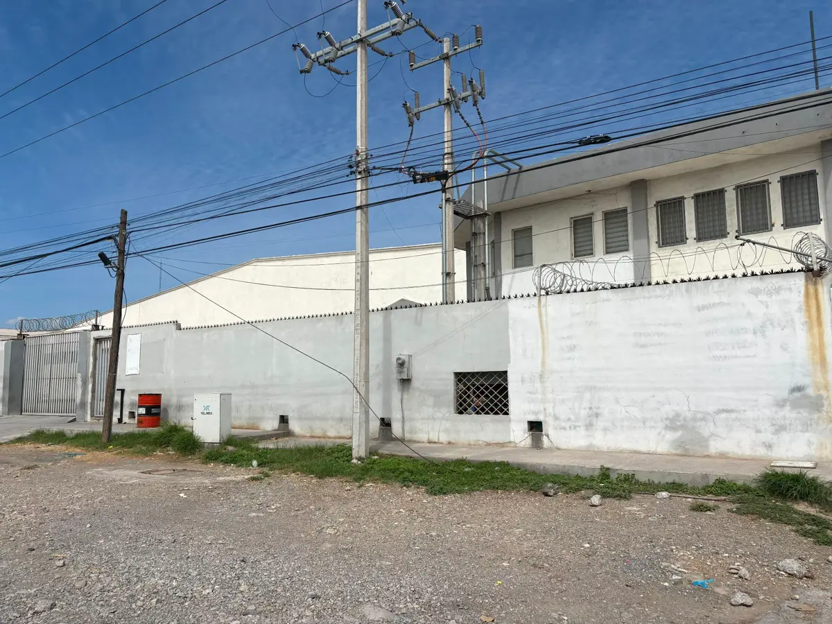 Bodega en renta en Omega, Saltillo — foto 1 de 17