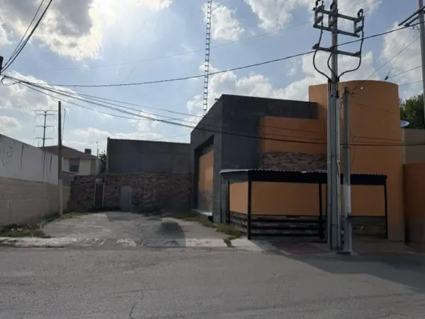 Renta de Local Comercial en Libramiento Manuel Pérez Treviño en Piedras Negras, Coahuila.