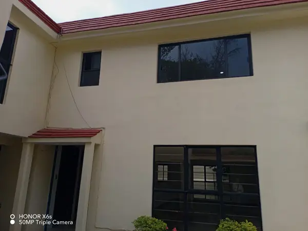 Casa en venta en Jardines de Santa Mónica, Tlalnepantla - 4 recámaras y amplio estacionamiento