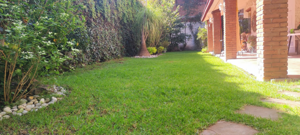 HERMOSA CASA EN VENTA DE OPORTUNIDAD CUENTA CON : 500 m2 de terreno 416m2 de construcción Jardí