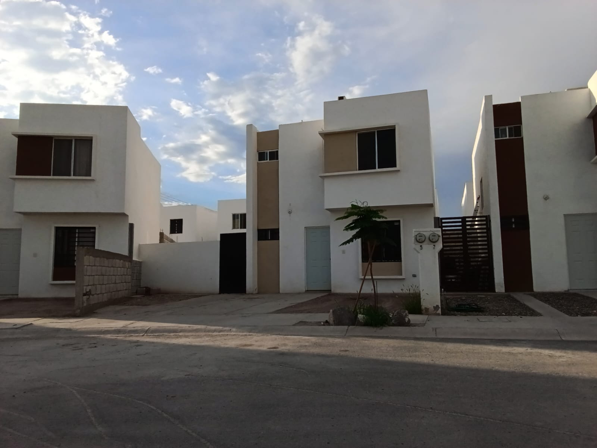 CASA EN VENTA EXCELENTE UBICACIÓN !!! CASA EN VENTA EXCELENTE UBICACIÓN !!!