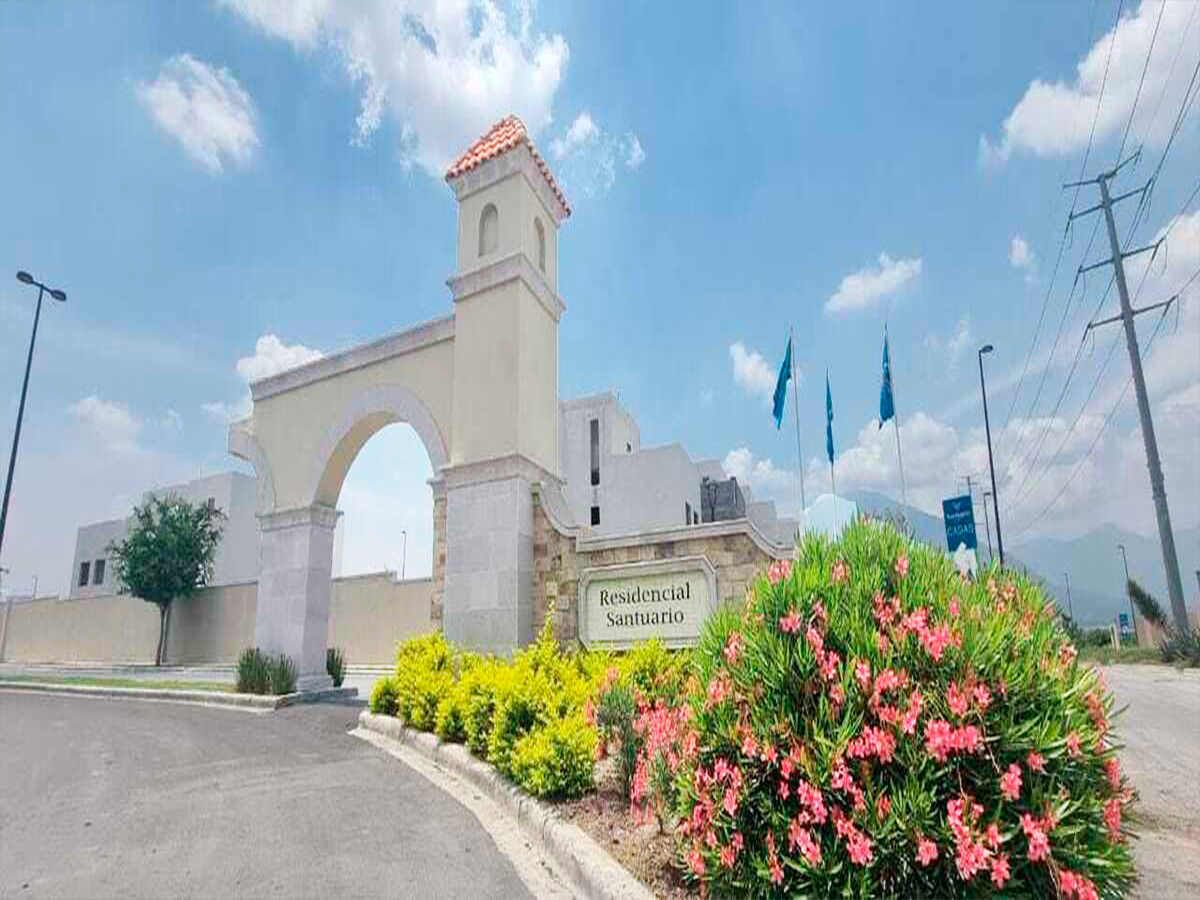 Casa en venta en Santuario Residencial, Dominio Cumbres Casa en venta en Santuario Residencial, Dominio Cumbres