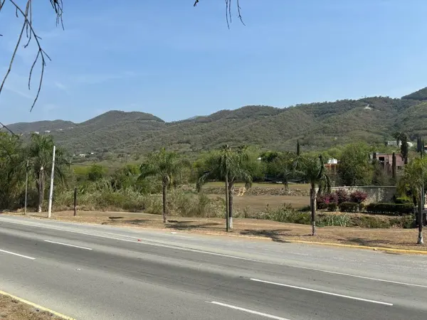 Terreno en venta en Bosques de las Lomas, Santiago — foto 3 de 18