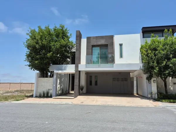 Casa en Venta en Misiones II, Saltillo - Espacios Amplios y Modernos