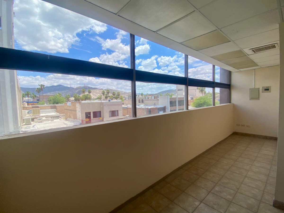 Oficina de 300m2 en renta ubicada en tercer piso Oficina de 300m2 en renta ubicada en tercer piso