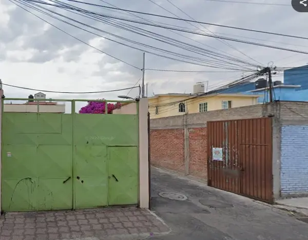 Casa en venta en Col. El Triunfo Iztapalapa, compra con el banco, no se aceptan créditos