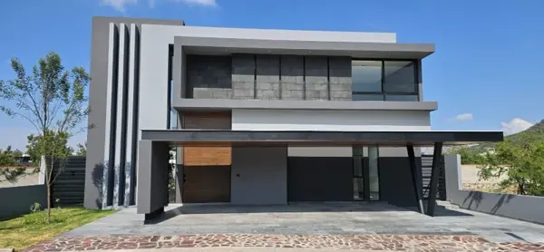 Amplia residencia en Venta en Altozano, Querétaro .