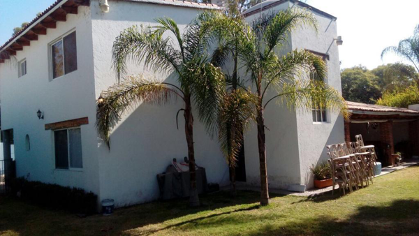 Venta de Casa en Jurica, Querétaro: Espacios Amplios y Jardín