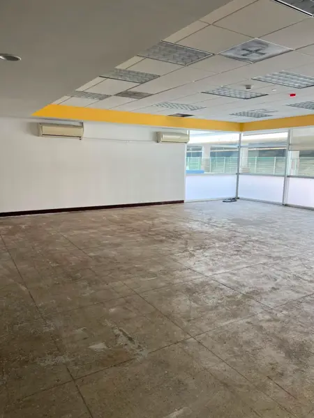 Renta de Oficina Comercial en Valle Oriente