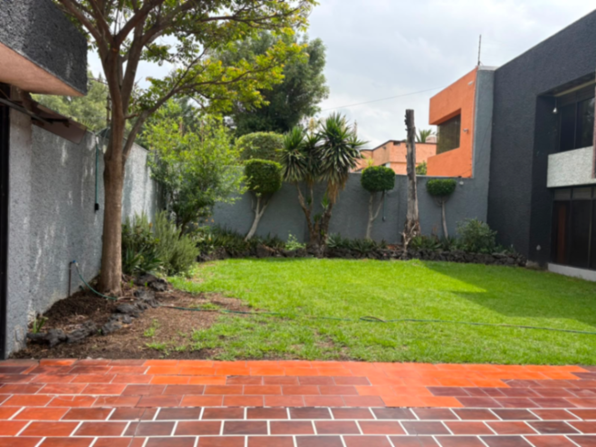 Casa en venta en Ciudad Satelite, Naucalpan de Juárez — foto 1 de 27