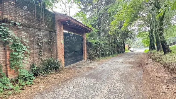 Terreno en Venta en Santa María Ahuacatitlán - T74