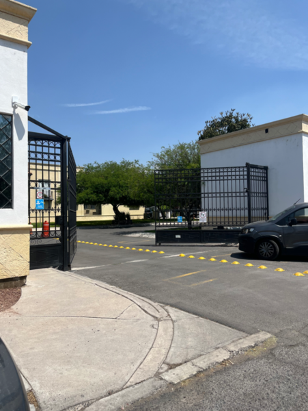 Venta de Casa Dúplex Planta Baja, en San José El Alto, Querétaro con Jardín y Seguridad 24/7