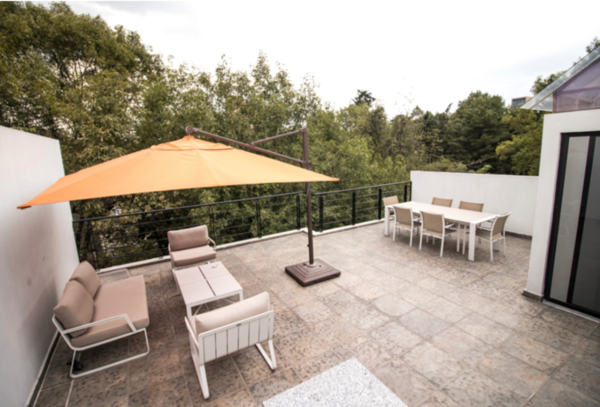 Casa para oficina en Venta en el corazón de Polanco con uso de suelo para oficina. 369 m2 Roof Garde