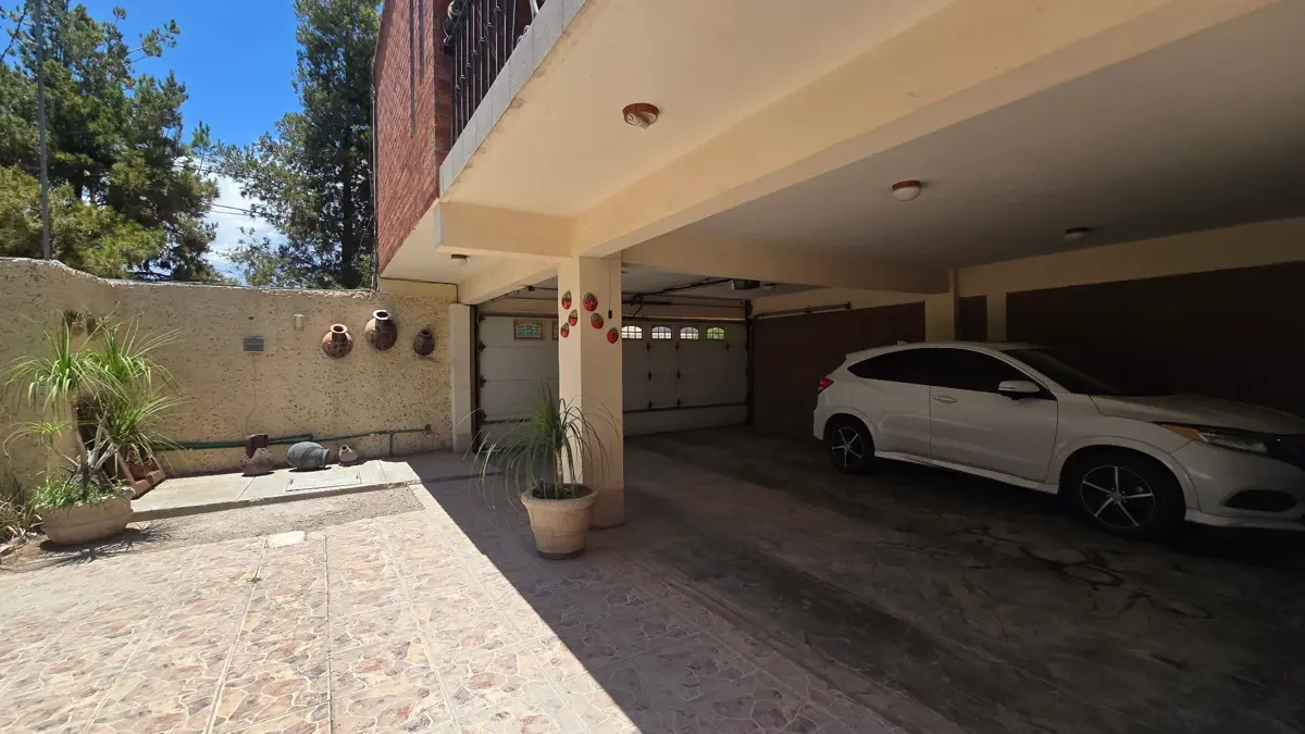 Vista 4 de Casa con un espectacular jardin