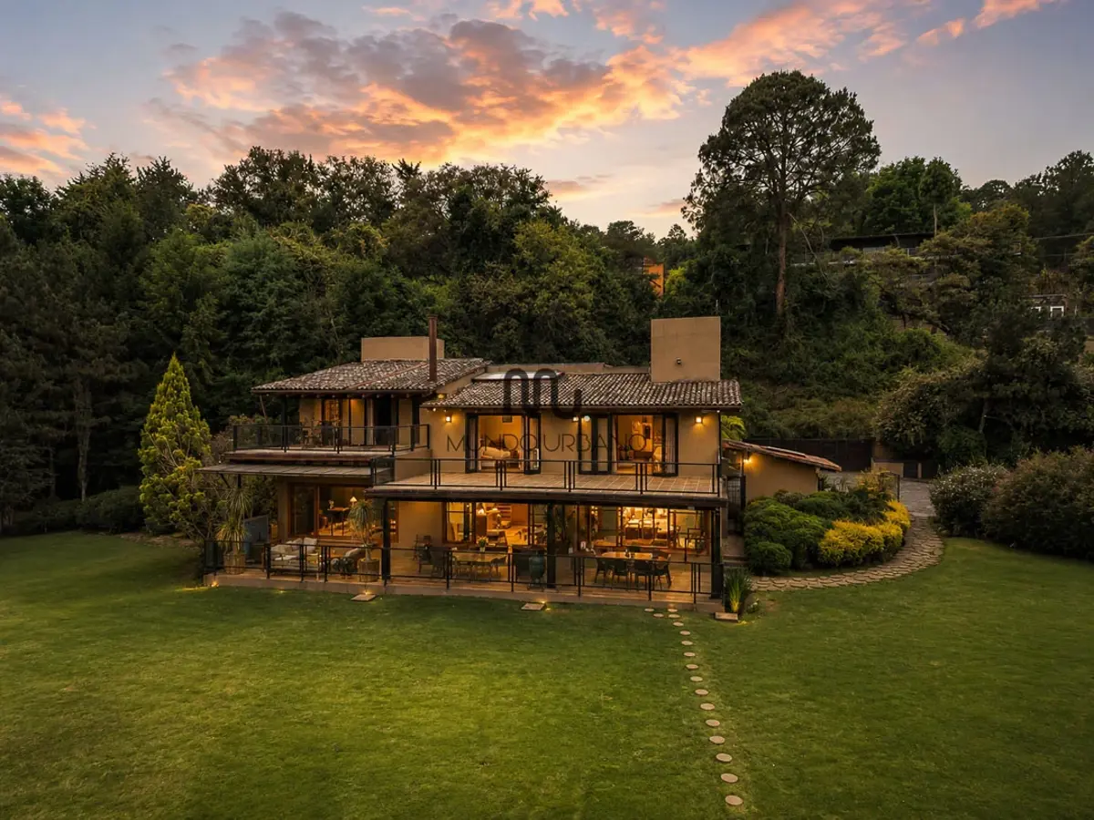 Casa en venta en Avandaro, Valle de Bravo — foto 1 de 37