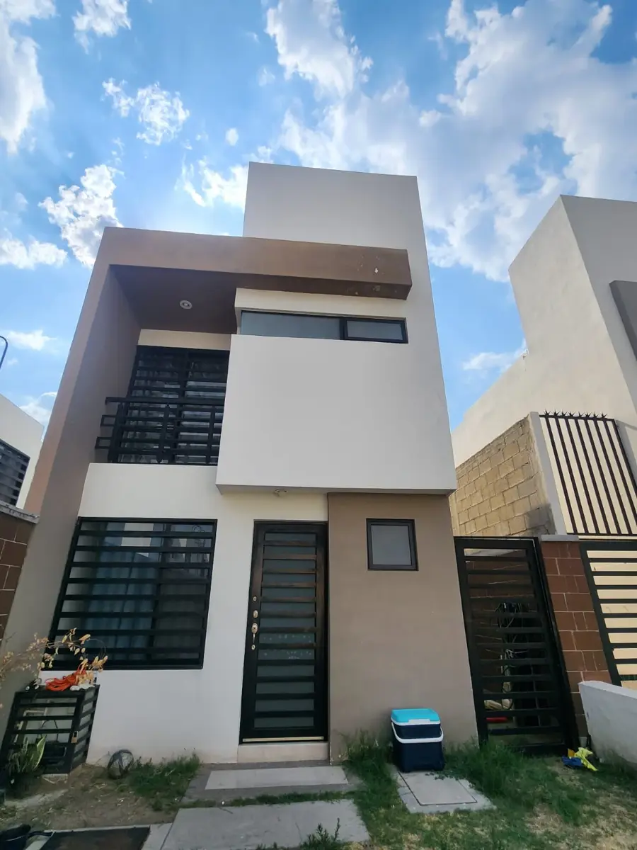 Casa en venta en Jardines de Versalles, León — foto 1 de 13