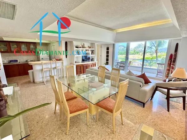 Departamento con 3 recámaras y terraza con vista al campo de golf
