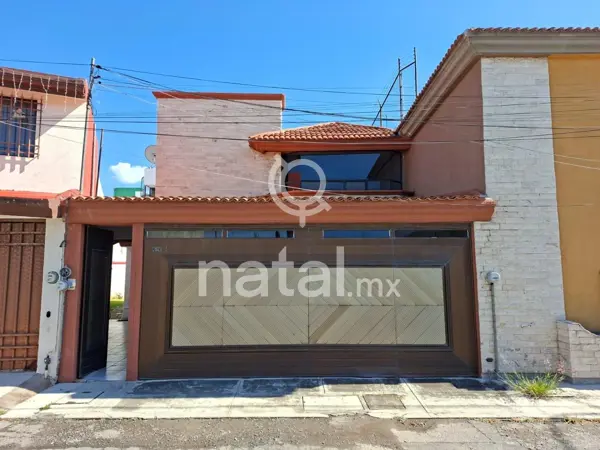 Casa en Venta en El Cerrito, Puebla: Amplia Residencia con Jardín y Facilidades de Pago.