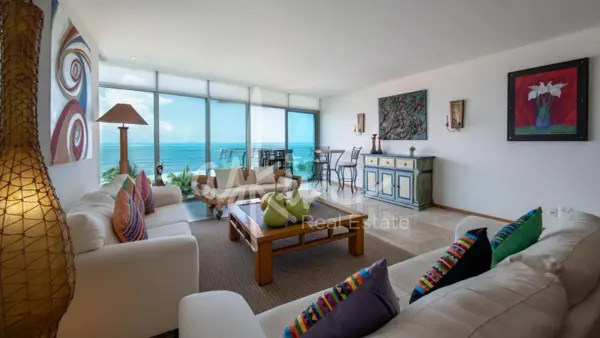 Departamento en Piso Bajo frente al mar en venta en Las Olas, Zona Hotelera