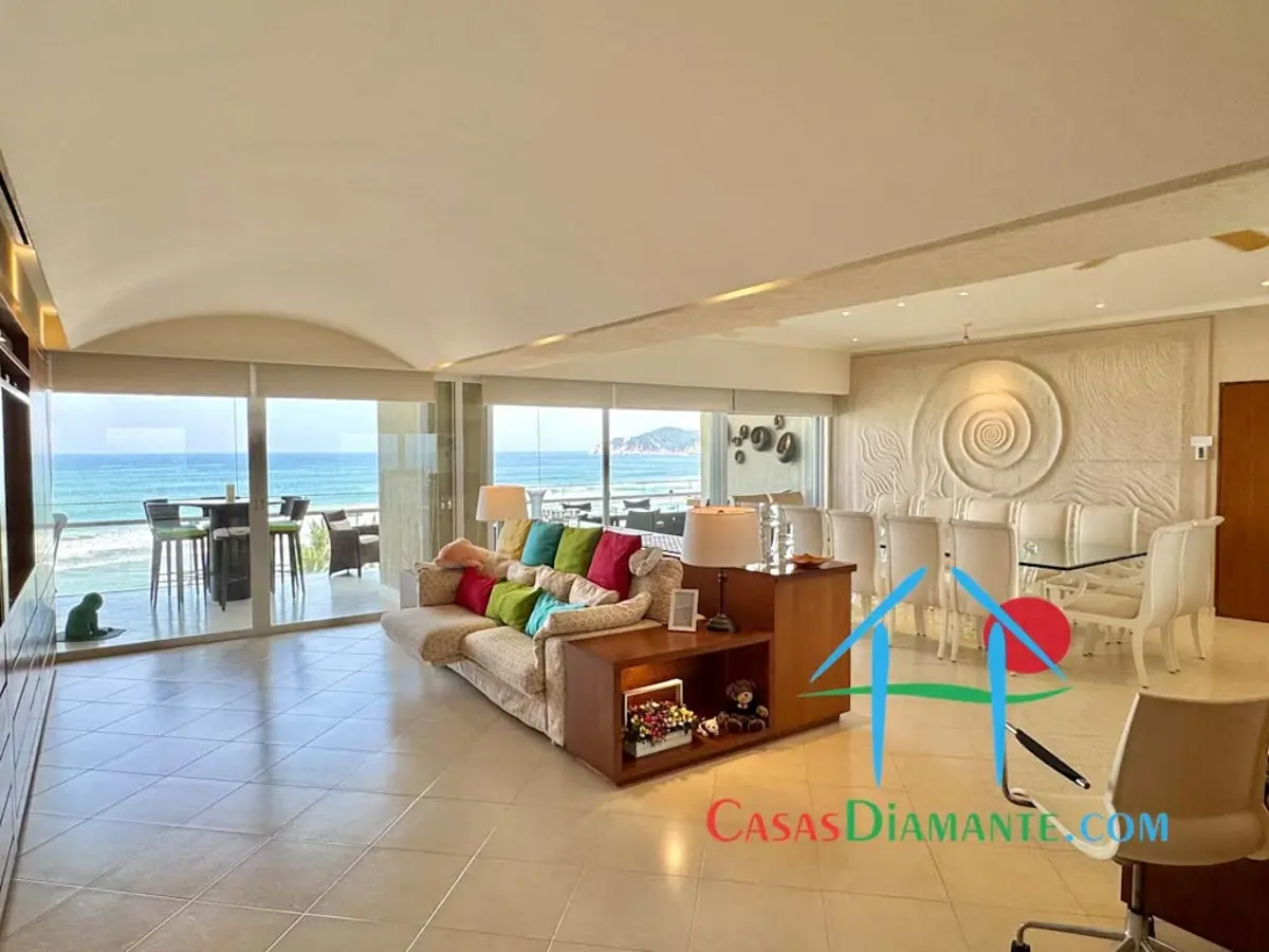 Departamento a pie de playa con 7 recámaras y terraza con vista al mar Departamento a pie de playa con 7 recámaras y terraza con vista al mar