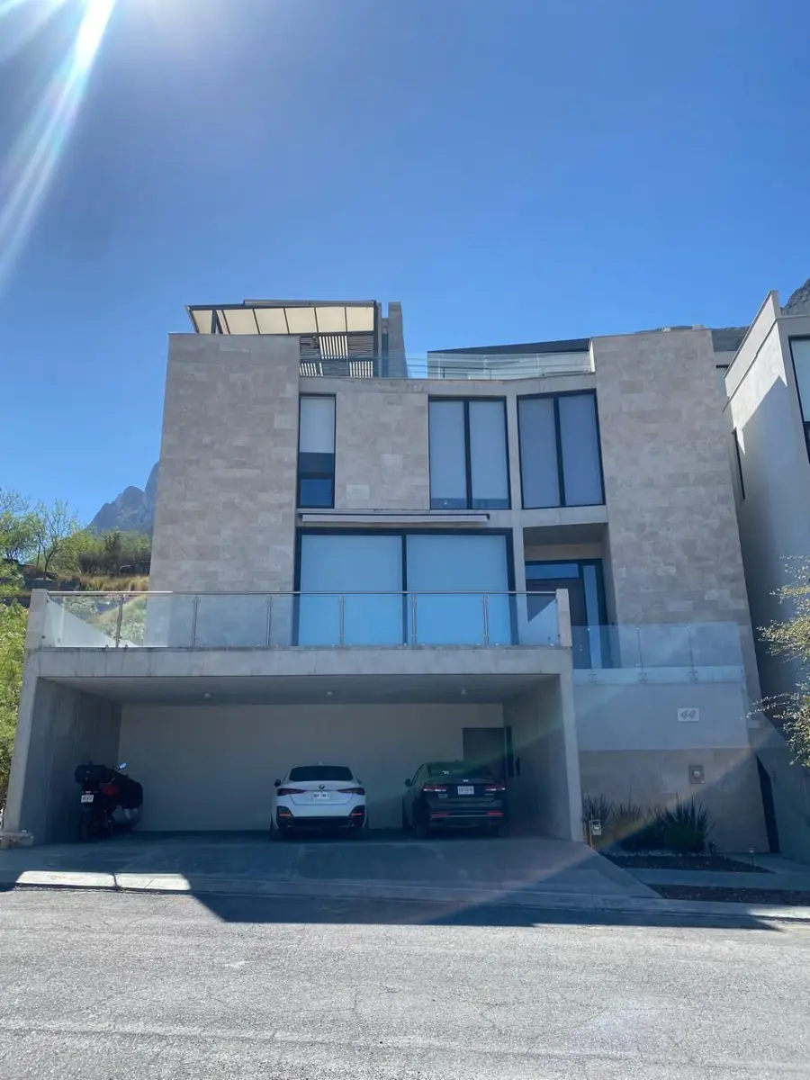Casa en venta en Residencial Cordillera, Santa Catarina — foto 1 de 20