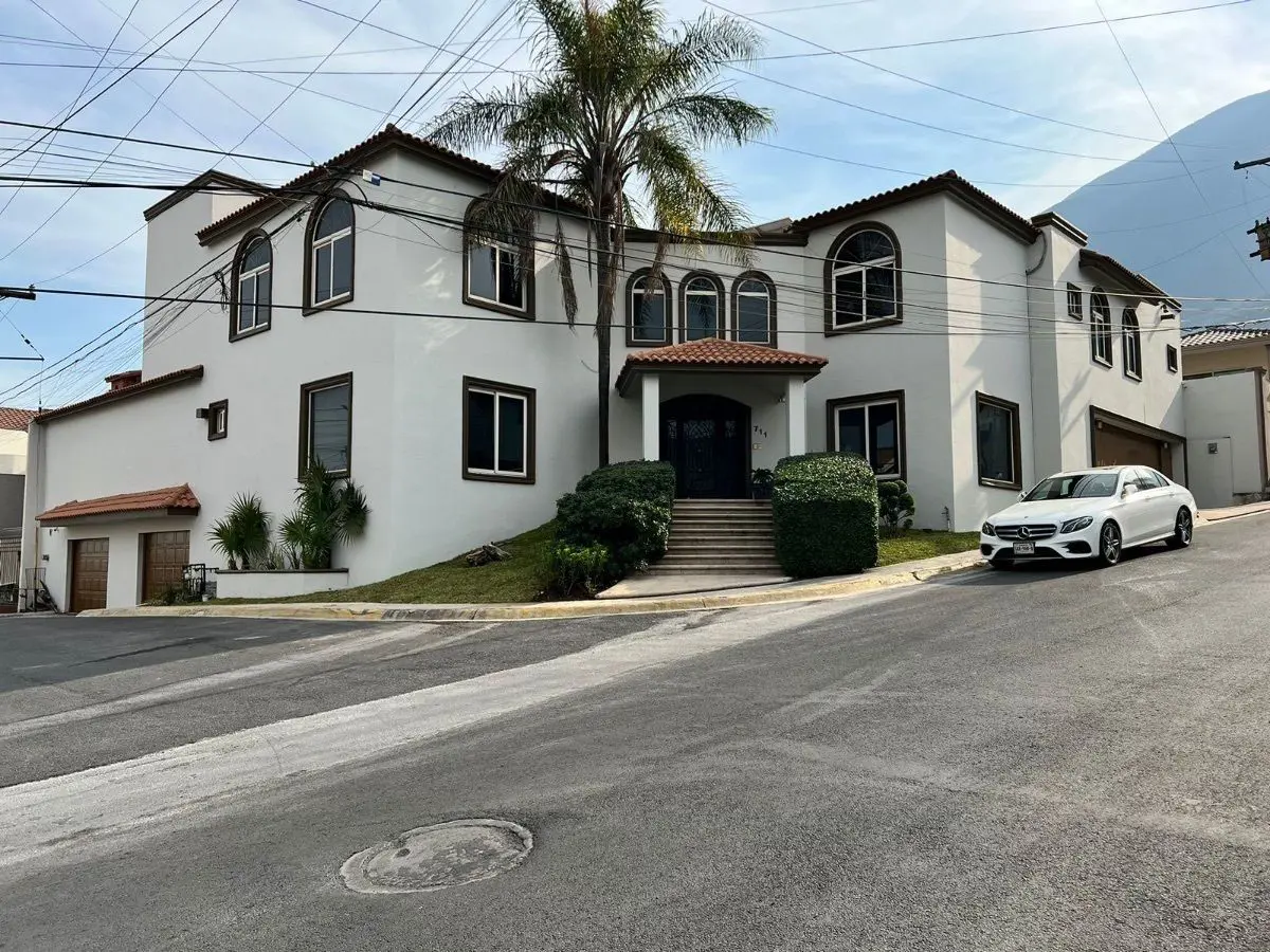 Casa en venta en Las Cumbres 4 Sector, Monterrey — foto 1 de 18