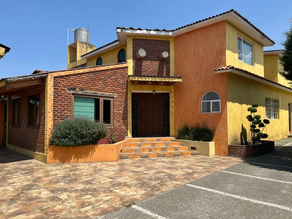 Casa en venta en Cacalomacán Centro, Toluca — foto 1 de 25