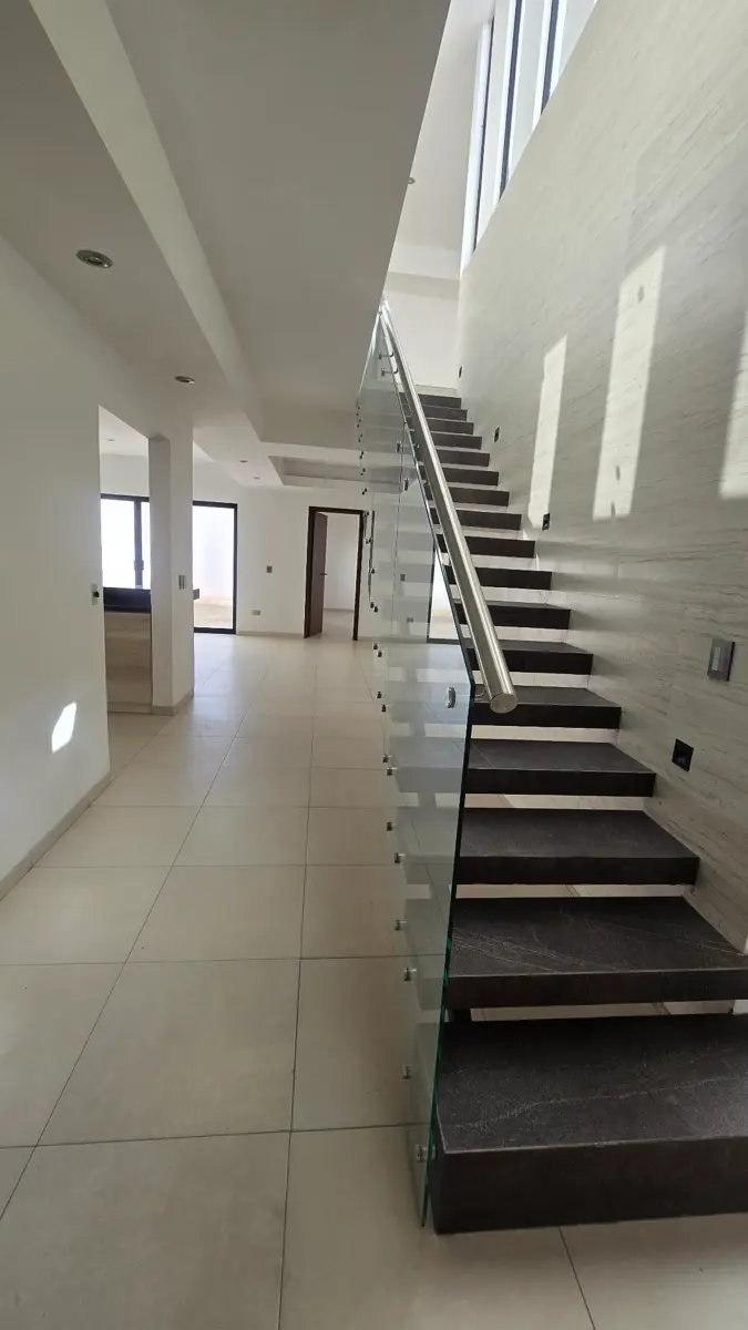 Vista 4 de Casa nueva ubicada en las primeras cerradas  4 recamaras 1 en planta baja con vestidor y baño