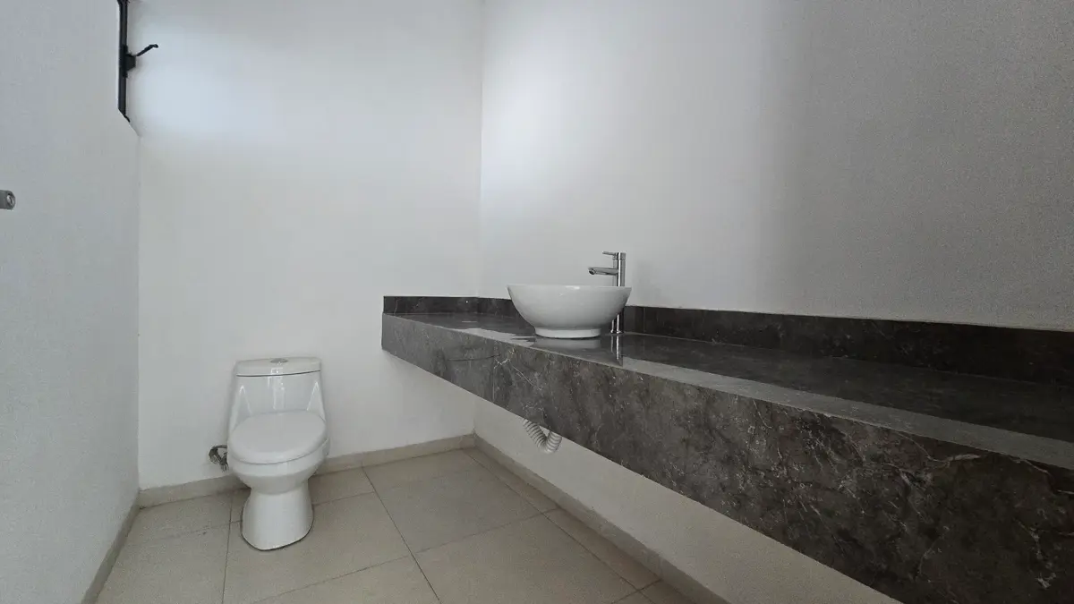 Vista 2 de Casa nueva ubicada en las primeras cerradas  4 recamaras 1 en planta baja con vestidor y baño