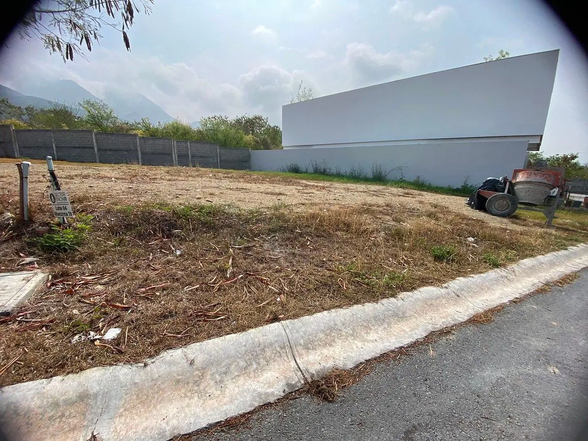Terreno en venta en Bosques de las Misiones Sector Encino, Santiago — foto 1 de 15