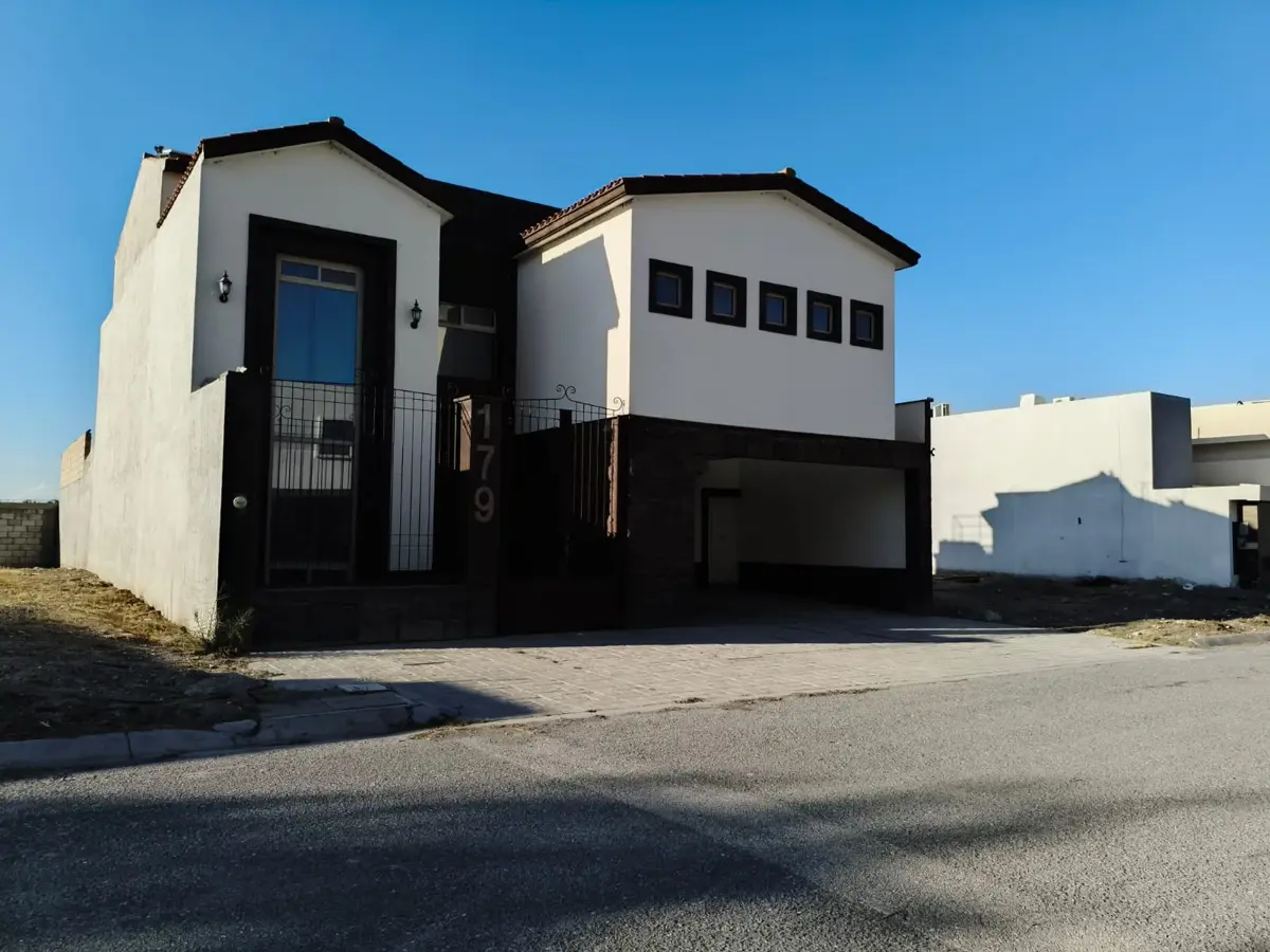 Vista 2 de CASA EN VENTA/RENTA, LAS TROJES