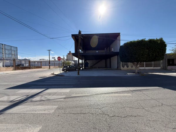 Estrena hoy tus próximas oficinas! Local comercial nuevo en esquina sobre Avenida Morelos.