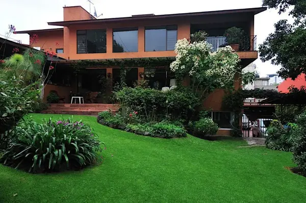Casa con Gran Jardín y Uso de Suelo Flexible en Pedregal — foto 1 de 17