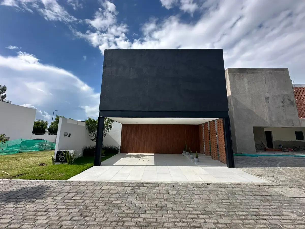 Casa en venta en Lomas de Angelópolis, San Andrés Cholula — foto 1 de 35