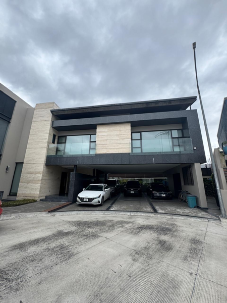 ESPECTACULAR CASA EN VENTA EN HACIENDA SAN ANTONIO METEPEC.