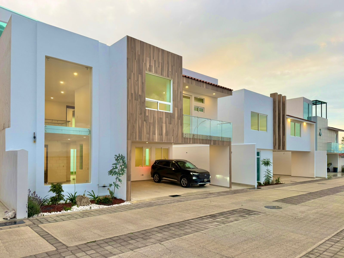 Casa en venta en San Salvador Tizatlalli, Metepec — foto 1 de 24