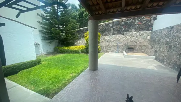 Casa en venta en Colinas del Bosque III, Corregidora | 4 recámaras y amplio jardín