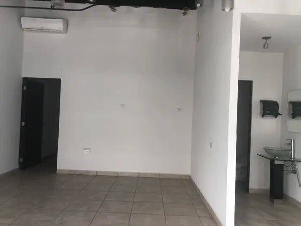 Local en renta en Lomas de Valle Alto, Monterrey — foto 2 de 6