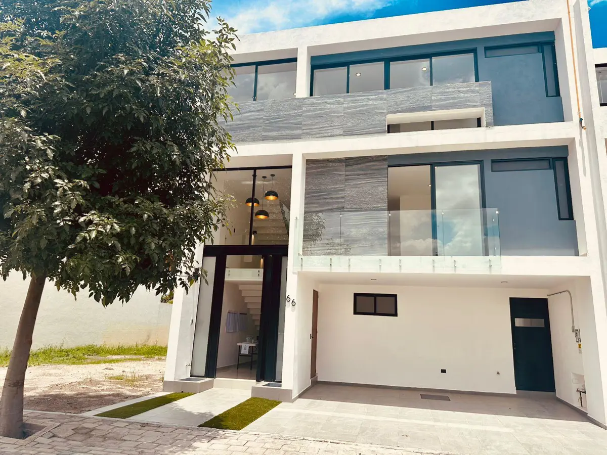 Casa en venta en Fraccionamiento Lomas de  Angelópolis, San Andrés Cholula — foto 1 de 24