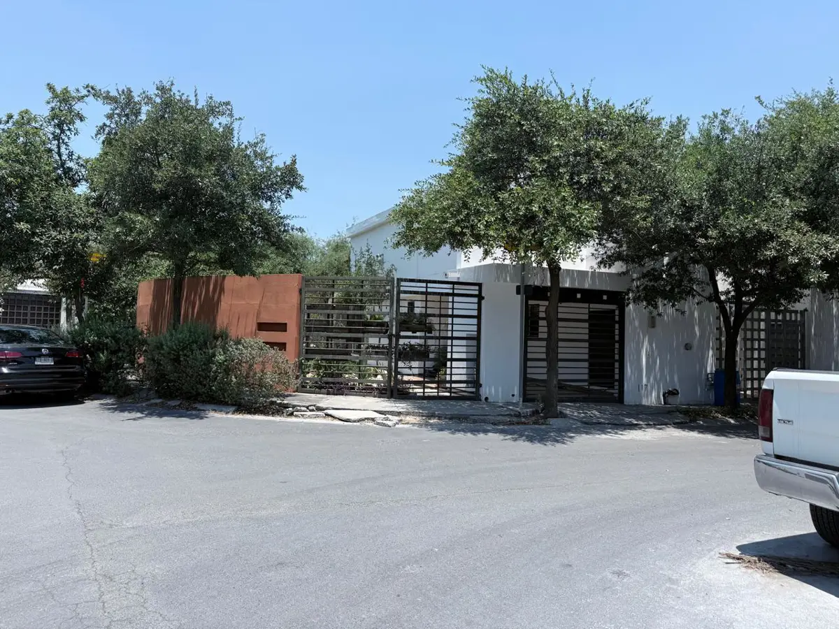 Casa en venta en Las Lomas, García — foto 1 de 17