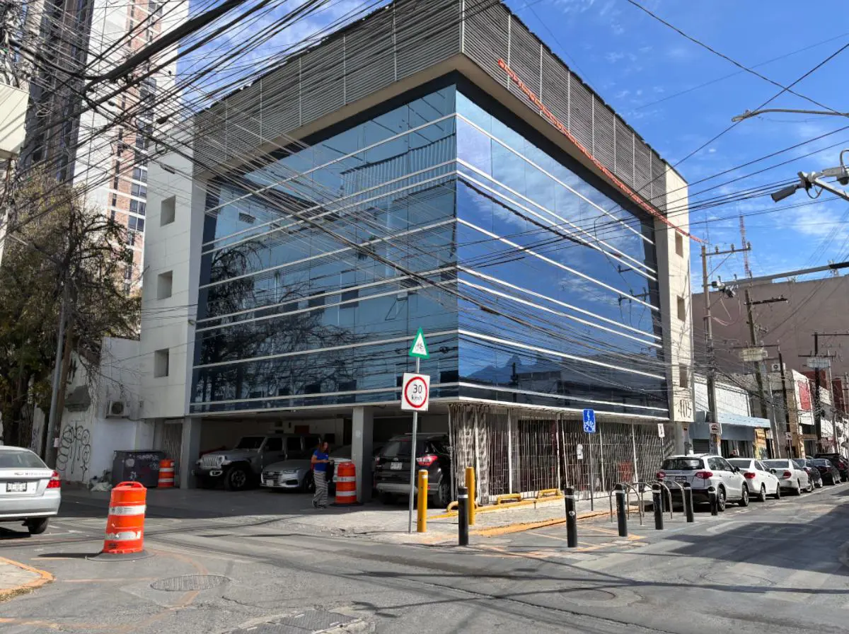 Edificio en renta en Centro, Monterrey — foto 1 de 12